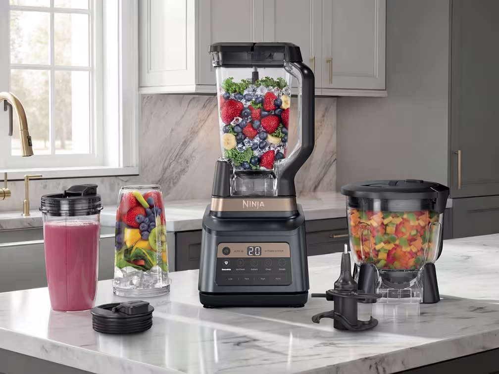 Ninja Kitchen System — Zubehör und Becher im Einsatz